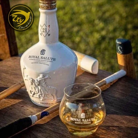 Chivas Royal Salute Polo 21 - Phiên bản tuyết Limited Chivas Royal Salute Polo 21 - Phiên bản tuyết Limited